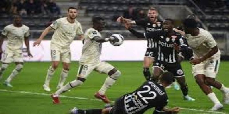 战术复盘：里昂如何压制领头羊-天博体育