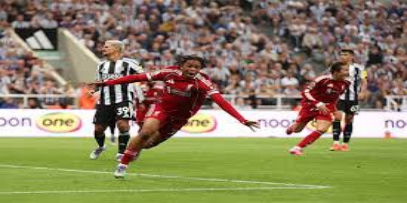 年轻新星宽萨临危受命：利物浦右路的新天博体育希望-天博体育