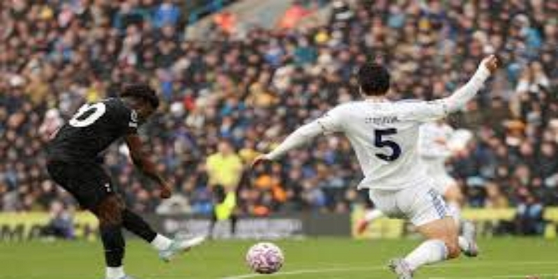 战术革新：边路参与与流动性进攻-天博体育